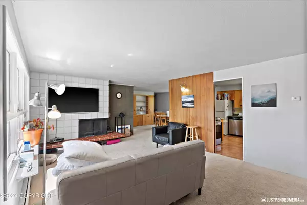 3807 W Northern Lights BLVD, Anchorage, AK 99517