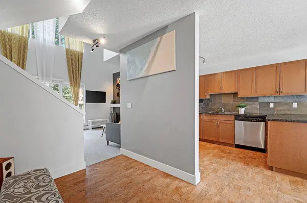 203 Village TER SW #8, Calgary, AB T3H 2L4