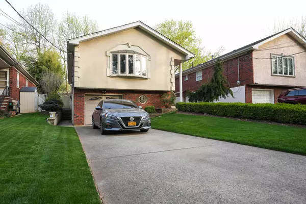 131 Correll Ave, Staten Island, NY 10312-1222