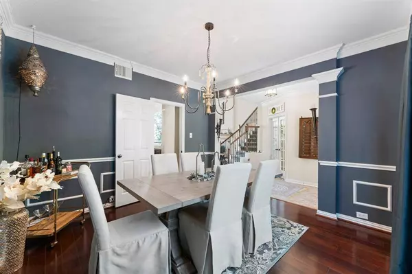 11 Barlow CT, The Woodlands, TX 77382