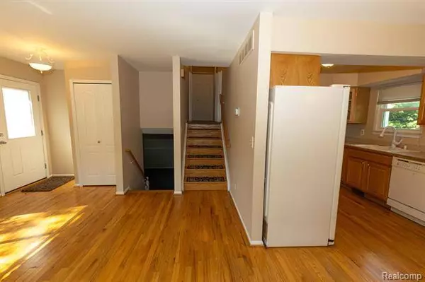 3843 BALD MOUNTAIN Road, Lake Orion, MI 48360