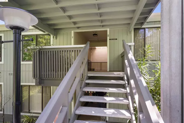 1201 Fairlawn Ct #11, Walnut Creek, CA 94595