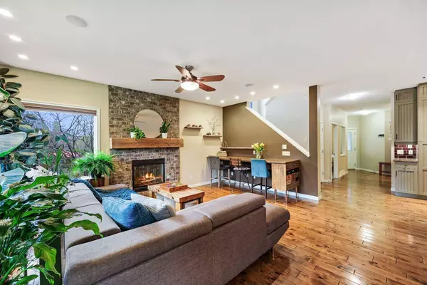 42 Tuscany Summit GN NW, Calgary, AB T3L 0B8