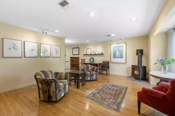 391 Grandview Dr, Ashland, OR 97520