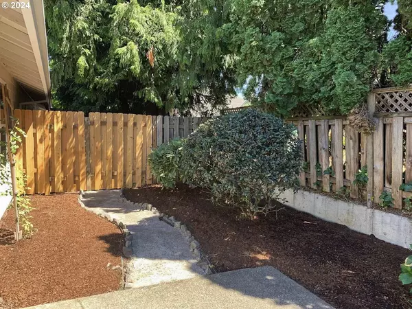 2262 NE 162ND AVE, Portland, OR 97230