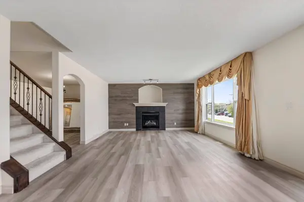 115 East Lakeview PL, Chestermere, AB T1X 0A2