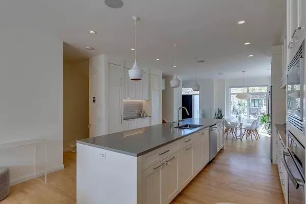 425 11 ST NE, Calgary, AB T2E 4N5