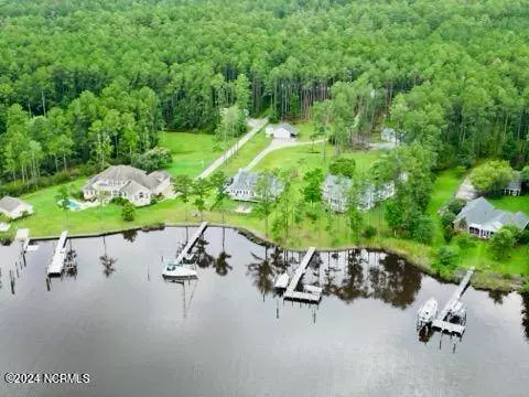 30 Fork Point West Road, Oriental, NC 28571