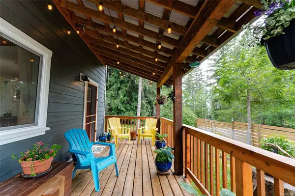 393 Dunshire Dr, Gabriola Island, BC V0R 1X2