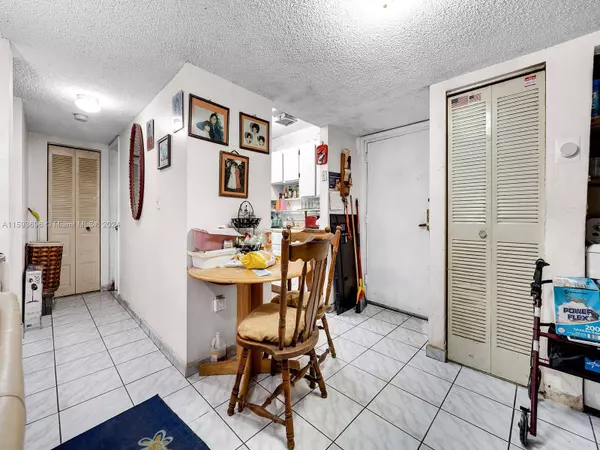 8095 NW 8th St #103, Miami, FL 33126