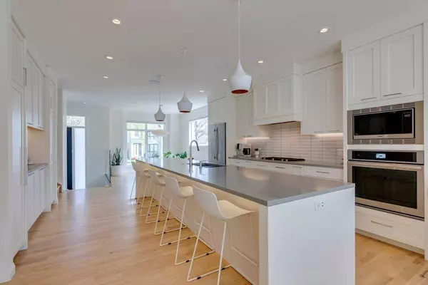 425 11 ST NE, Calgary, AB T2E 4N5