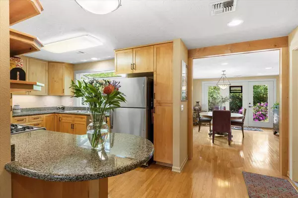 391 Grandview Dr, Ashland, OR 97520