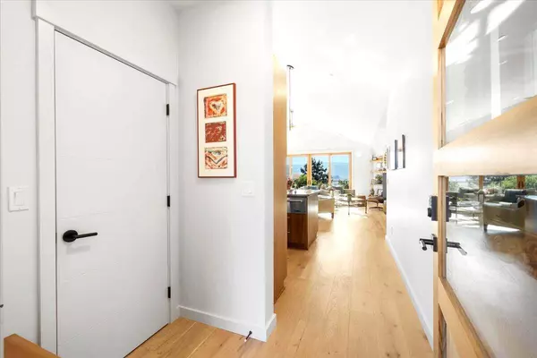 294 Skycrest Dr, Ashland, OR 97520