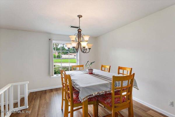 2036 WOODLEIGH DR W, Jacksonville, FL 32211