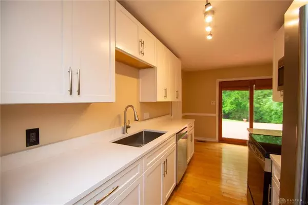 211 Lawndale Avenue, Lebanon, OH 45036