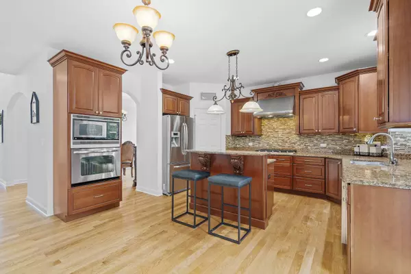 4734 Burr Oak CT, Palatine, IL 60067