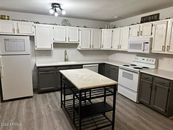 1011 W MCLELLAN Road, Mesa, AZ 85201