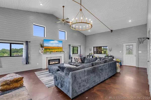 1405 S Highway 28 HWY S, Chelsea, OK 74016