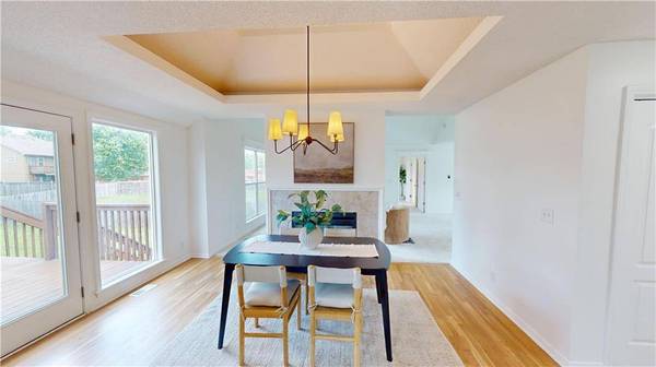 1112 Creekside CT, Raymore, MO 64083