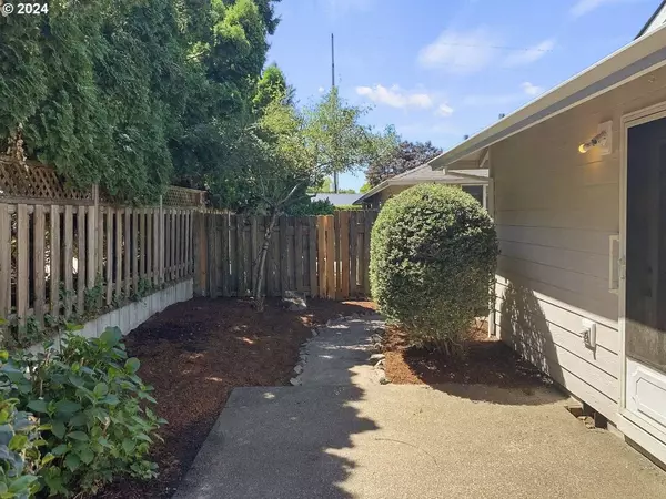 2262 NE 162ND AVE, Portland, OR 97230