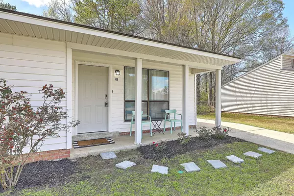 108 Aylesbury Rd, Goose Creek, SC 29445