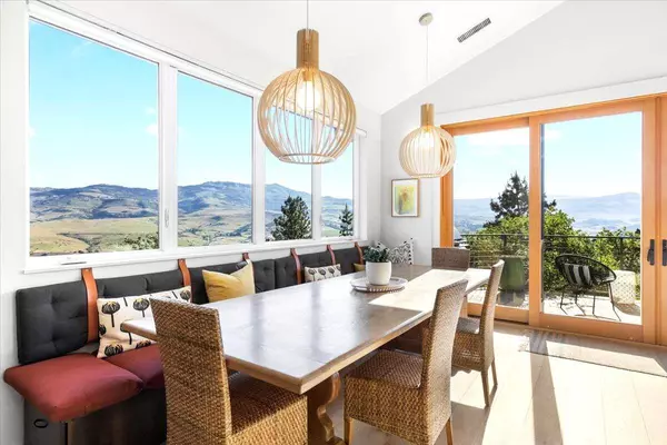 294 Skycrest Dr, Ashland, OR 97520