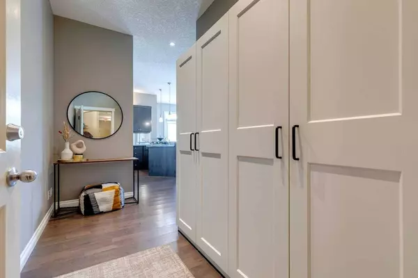 10 Hemlock CRES SW #402, Calgary, AB T3C2Z1