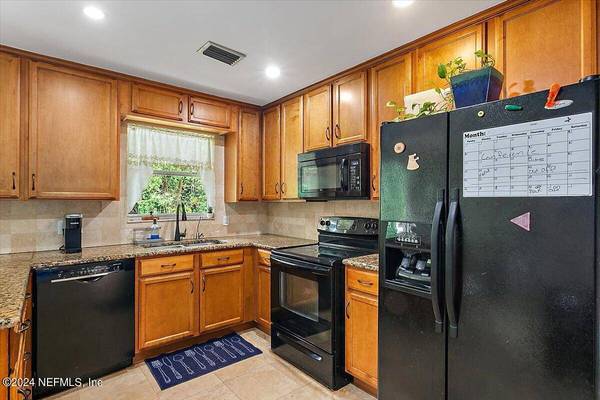 2036 WOODLEIGH DR W, Jacksonville, FL 32211