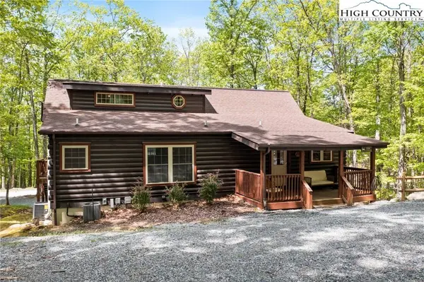 104 S Hickory LN, Beech Mountain, NC 28604
