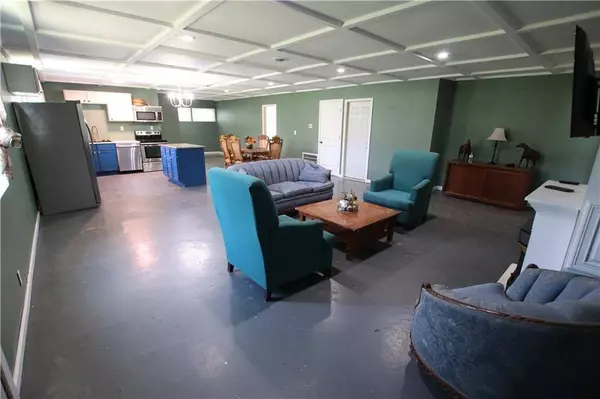 176 NE 1001 Road RD, Knob Noster, MO 65336