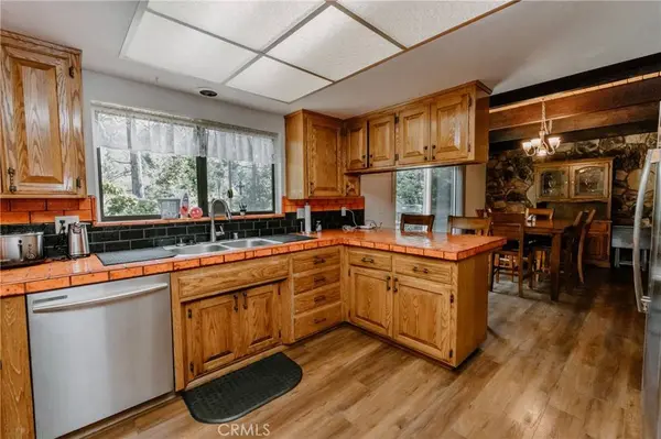 439 Old Toll RD, Lake Arrowhead, CA 92352