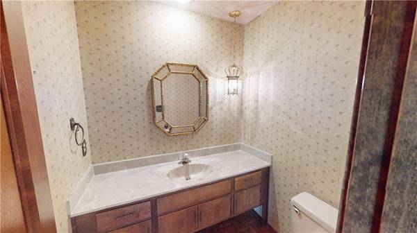 15432 W 89th CIR, Lenexa, KS 66219