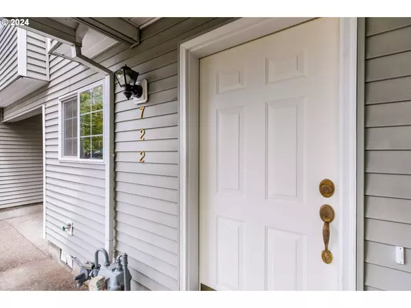 722 SE PALMBLAD PL, Gresham, OR 97080