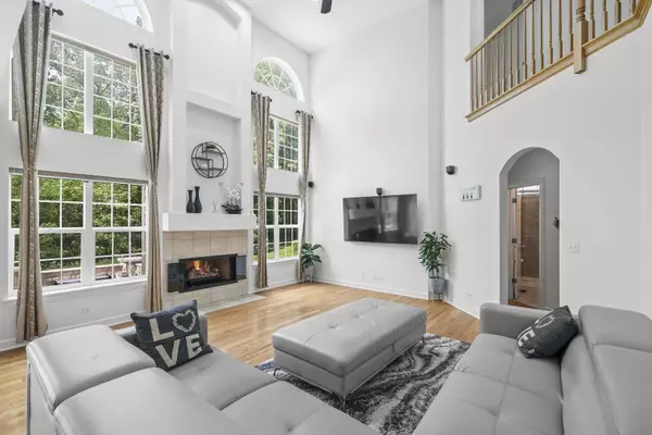 4734 Burr Oak CT, Palatine, IL 60067