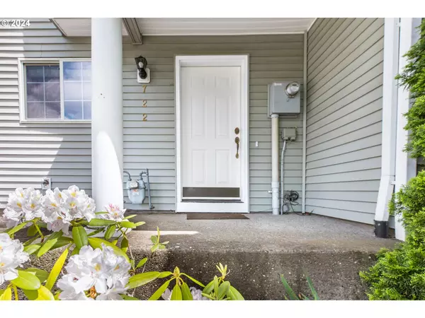 722 SE PALMBLAD PL, Gresham, OR 97080