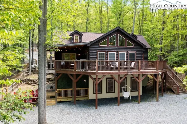 104 S Hickory LN, Beech Mountain, NC 28604