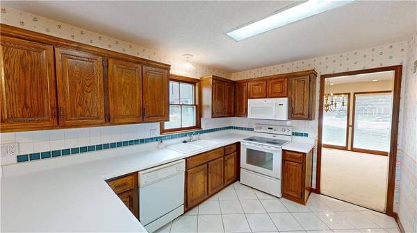 15432 W 89th CIR, Lenexa, KS 66219