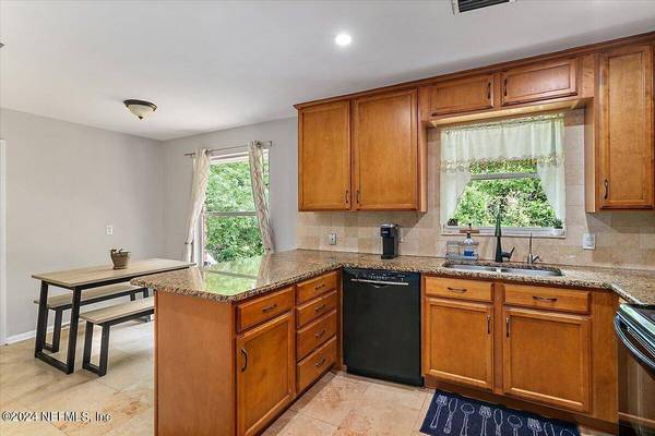 2036 WOODLEIGH DR W, Jacksonville, FL 32211