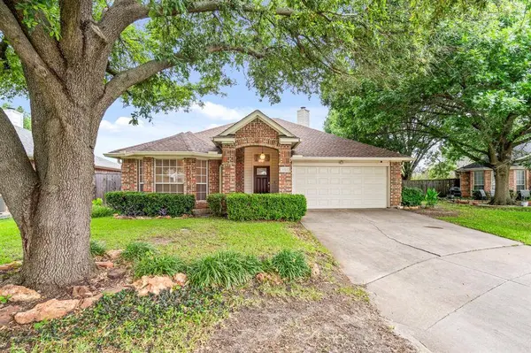 3600 Parkmead Drive, Arlington, TX 76014