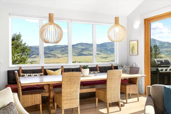 294 Skycrest Dr, Ashland, OR 97520