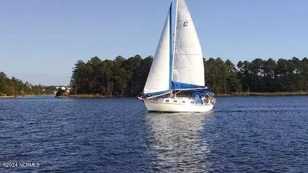 30 Fork Point West Road, Oriental, NC 28571