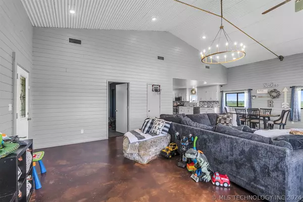 1405 S Highway 28 HWY S, Chelsea, OK 74016