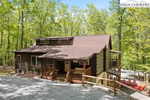 104 S Hickory LN, Beech Mountain, NC 28604