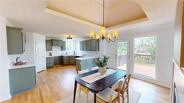 1112 Creekside CT, Raymore, MO 64083