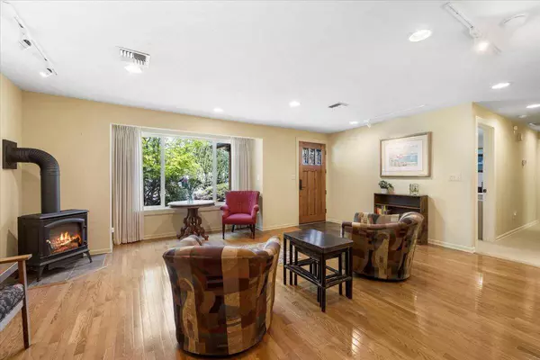 391 Grandview Dr, Ashland, OR 97520