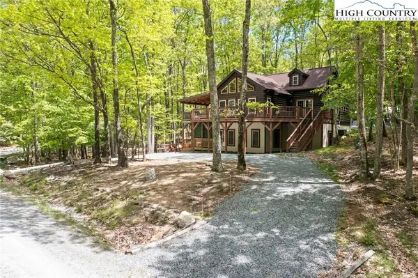 104 S Hickory LN, Beech Mountain, NC 28604