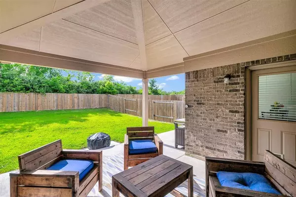 946 Primrose Drive, Sanger, TX 76266