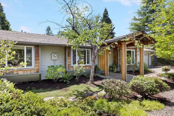 391 Grandview Dr, Ashland, OR 97520