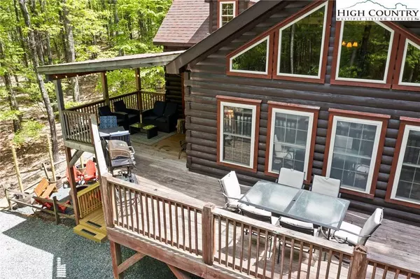 104 S Hickory LN, Beech Mountain, NC 28604