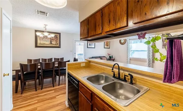 1502 Earle ST, San Marcos, TX 78666